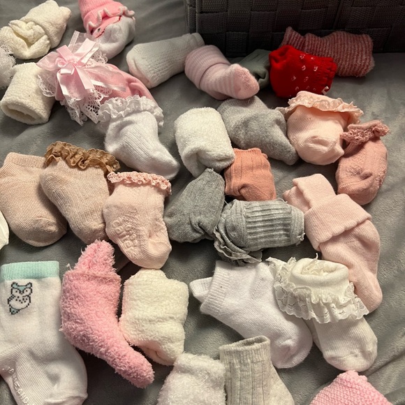 39 EUC nwot pairs baby girl newborn-3 months socks frilly socks fancy socks - Picture 12 of 13